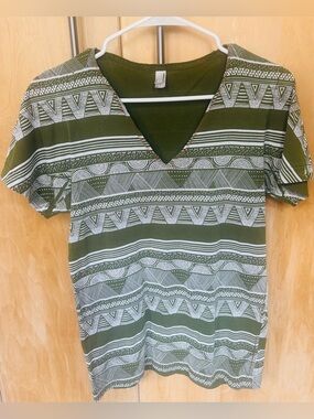 Women’s XS American Apparel V-neck Tshirt
